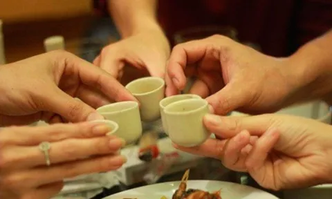 Chồng đi nhậu 4 buổi mỗi tuần, tôi làm một việc khiến anh từ đó “chừa” rượu bia