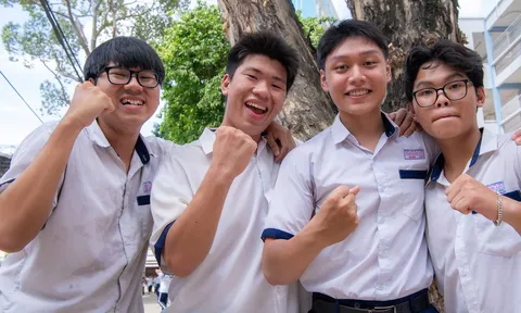 Toàn cảnh phổ điểm thi tốt nghiệp 2026: Tỷ lệ điểm giỏi giảm, dự báo điểm chuẩn trường top hạ từ 1-3 điểm