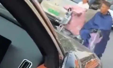 Clip: Đi ngược chiều gây tai nạn, nữ tài xế còn lớn tiếng trách người đi đúng luật