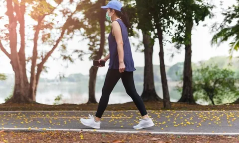 Sau tuổi 40, nên đi bộ nhanh hay chạy chậm để tốt cho sức khỏe?
