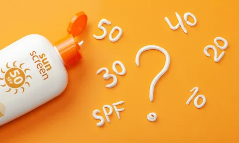 Kem chống nắng dạng bôi hay dạng xịt: Đâu là lựa chọn bảo vệ da hiệu quả hơn?