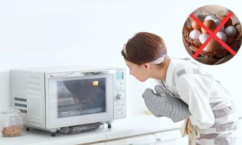 Những thực phẩm tuyệt đối không được hâm nóng bằng lò vi sóng: Cần biết sớm để tránh rủi ro