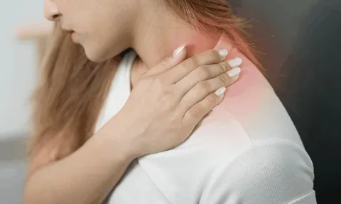 Những dấu hiệu cho thấy bạn cần đi khám cổ vai gáy ngay, đặc biệt là dân văn phòng
