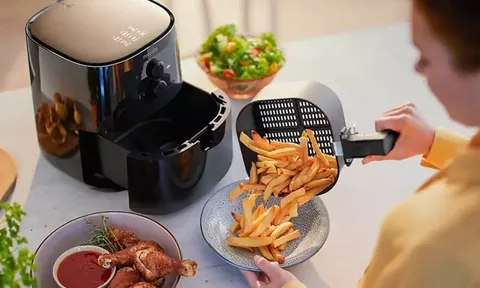 Mở nồi chiên không dầu khi đang nấu có sao không? 3 điều người dùng cần biết để món ăn chín đều