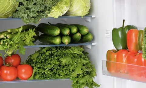 Rau để trong tủ lạnh nhưng vẫn nhanh hỏng, có thể bạn đang mắc phải một trong những sai lầm này