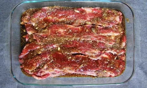 Ướp thịt bò: Thêm một thìa gia vị này vào, thịt sẽ mềm thơm, không còn mùi hôi