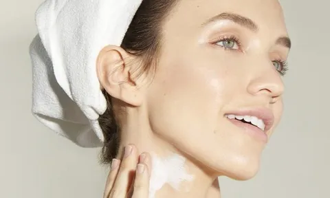 Đừng chỉ chăm da mặt, đây là những thói quen giúp da cổ mịn màng hơn