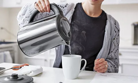 6 thói quen tưởng vô hại nhưng lại khiến ấm siêu tốc nhanh hỏng