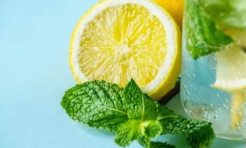 3 sai lầm phổ biến khi uống nước chanh mỗi ngày biến 'bổ' thành 'bệnh'