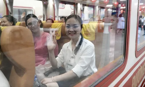 Hơn 500 y bác sĩ Bạch Mai bắt đầu đi tàu chuyên dụng mỗi ngày đến cơ sở 2