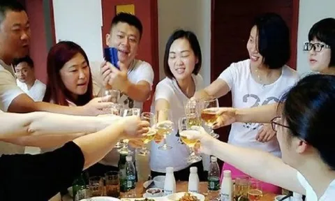 Điều đáng sợ nhất sau mỗi buổi họp lớp khiến hôn nhân của bạn ảnh hưởng không phải là gặp người yêu cũ
