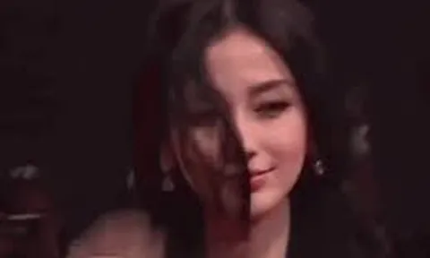 Angelababy và công thức mặc đơn giản nhưng vẫn nổi bật