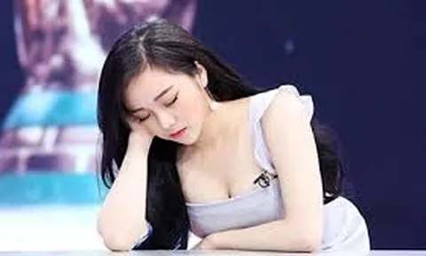 Từng là “Hot girl ngủ gật” gây bão, cô gái này biến mất khỏi showbiz sau một lần lấn sân gây tranh cãi