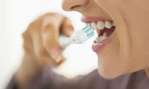 Bỏ qua lần đánh răng buổi tối, khoang miệng phải đối mặt với điều gì?