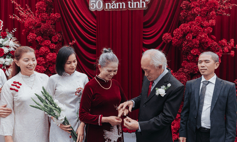 "Đám cưới vàng" của cặp đôi U75: Nửa thập kỷ bên nhau nhờ mai mối