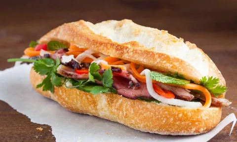 Bánh mì Việt Nam bất ngờ viral quốc tế chỉ với một câu hát