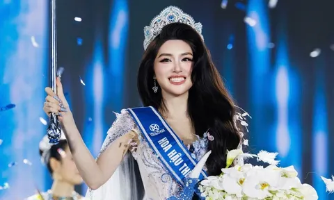 Điều đặc biệt Hoa hậu Phan Phương Oanh và Á hậu Lê Thu Trà vừa cùng nhau ký tên khiến nhiều người xúc động