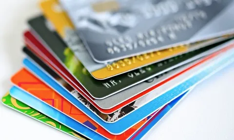 4 loại thẻ có thể sử dụng khi đi nước ngoài, khác nhau thế nào?