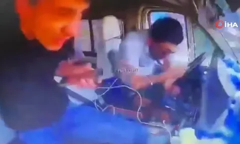 Kinh hoàng clip xe buýt đâm thẳng vào tường với tốc độ cao, hàng loạt hành khách bị hất văng khỏi ghế