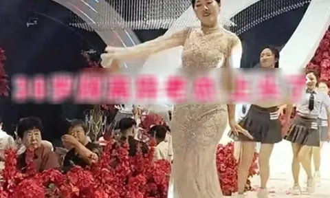 Bị chê vô duyên trong chính ngày vui của mình, cô dâu 38 tuổi vỗ mặt netizen bằng một câu nói chấn động