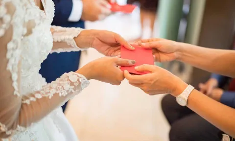 Hiệu trưởng bịa chuyện con trai kết hôn để trục lợi tiền mừng trước khi nghỉ hưu