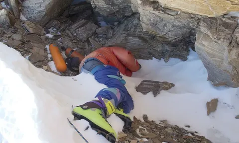 Xác định danh tính thi thể "Giày Xanh" trên đỉnh Everest