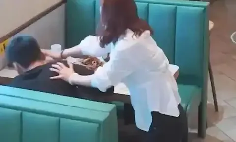 Trót dại "đưa tình" với gái xinh, nam thanh niên bẽ mặt vì màn đánh ghen chớp nhoáng của cô bạn gái