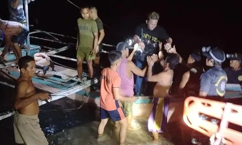 Phà chở 130 người bốc cháy ngoài khơi, ít nhất 5 người thiệt mạng, 80 người hiện vẫn đang mất tích