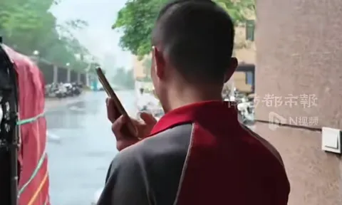 Đưa cụ ông đi cấp cứu, nam shipper tá hỏa bị người nhà đòi bồi thường 3,5 tỷ đồng vì lý do "trên trời"
