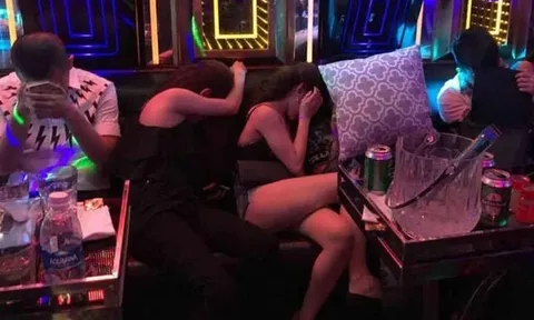 Hé lộ vai trò của mẹ vợ và hai con rể trong đường dây mại dâm tại quán karaoke
