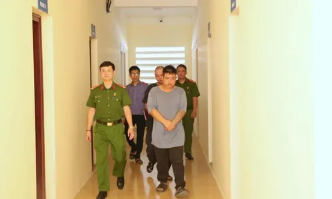 Khởi tố hai đối tượng giả danh phóng viên, dùng camera giấu kín tống tiền cảnh sát giao thông