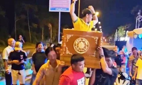 Vụ khiêng quan tài có người sống bên trong diễu phố: Bắt chủ trại hòm và 6 đồng phạm