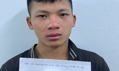 Bảo vệ con gái trước kẻ biến thái, người cha bị chém liên tiếp vào vùng hiểm yếu