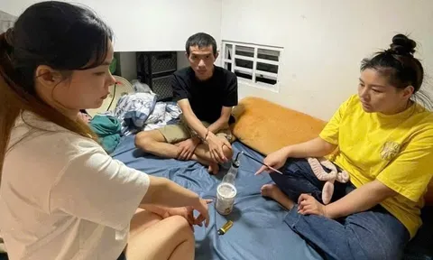 Kiểm tra phòng trọ lúc nửa đêm, công an phát hiện hành vi đáng xấu hổ của 2 cô gái và một người đàn ông