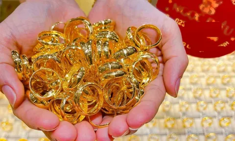Tin mẹ hơn két sắt, tôi gửi giữ 8 cây vàng: 10 năm sau, tôi nhận món quà không ngờ