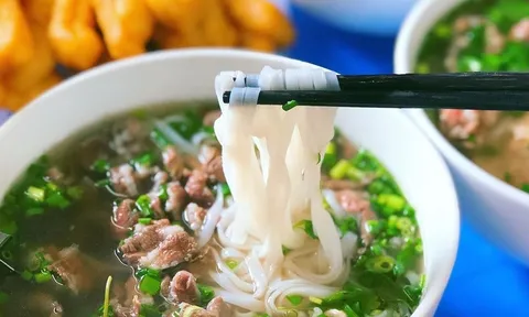 5 quán phở có tên "lạ nhất" Hà Nội: Tuổi đời hàng chục năm, ngày bán cả trăm bát vẫn đông nghịt khách
