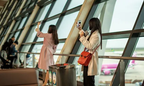 2 năm đổ mồ hôi nơi đất khách, tôi chết lặng nhìn diện mạo mới của vợ ở sân bay