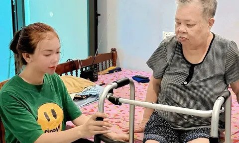 Ly hôn vẫn đón mẹ chồng cũ bị tai biến về chăm sóc, người phụ nữ 4 con chia sẻ: "Bà từng khiến hôn nhân tôi tan vỡ"