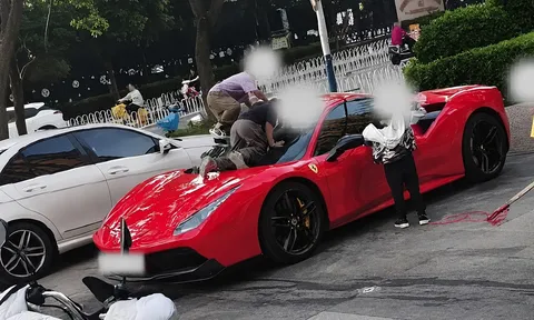 Ferrari 14 tỷ bị 4 đứa trẻ leo lên làm cầu trượt, chủ xe nói một câu gây tranh luận