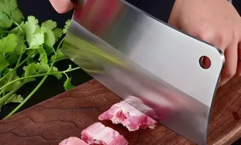 Vì sao trên thân con dao lại có lỗ tròn?