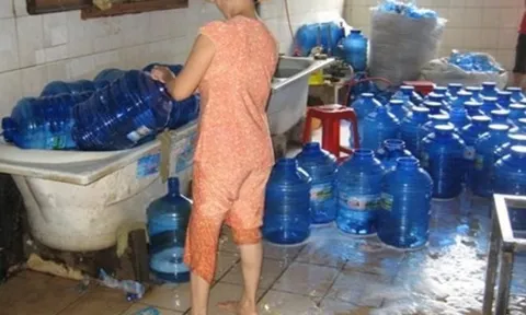 Công an cảnh báo về nước đóng bình: Một số cơ sở bị phát hiện vi phạm, người dùng cần lưu ý