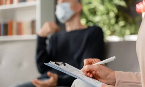 Người yêu mắc bệnh ở tuổi 40, tôi có nên rời đi để tìm hạnh phúc?