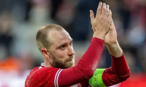 Christian Eriksen lại đổ gục trên sân, cả thế giới bóng đá hướng về anh