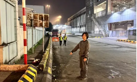 Bán hàng rong, la hét gây náo loạn sân bay Nội Bài, một người bị khởi tố