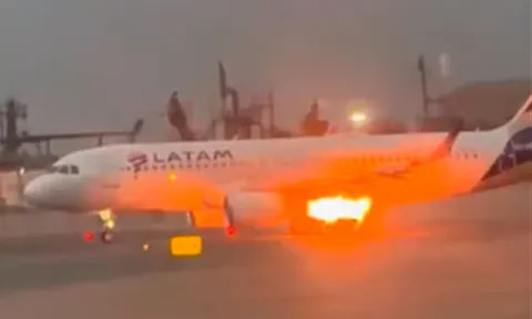 Khoảnh khắc sinh tử trên máy bay A320: Động cơ bốc cháy ngút trời khi chuẩn bị cất cánh