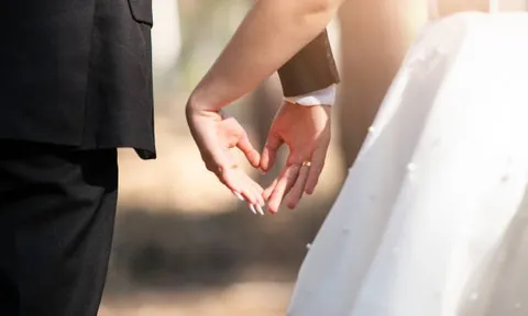 Suýt làm dâu hào môn, nàng Á hậu nổi tiếng tên M. bỏ chạy khi biết gia quy: 4 vợ chung một chồng, sinh nhiều con để được chia tài sản