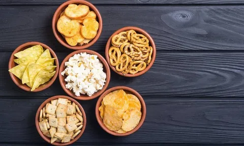 Bác sĩ cảnh báo những món nhiều gia đình vẫn cho trẻ ăn mỗi ngày, tưởng bổ nhưng tiềm ẩn nhiều nguy cơ