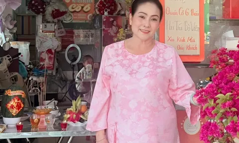 Ở tuổi 63, em gái cố NSƯT Vũ Linh mở quán bún bò mưu sinh cùng con gái