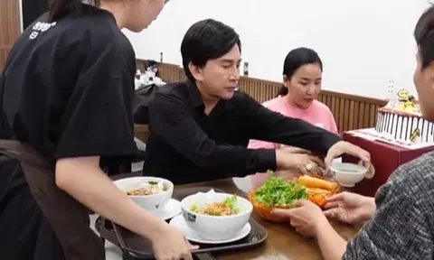 Từng có hàng nghìn cây vàng trong tay, nam nghệ sĩ 3 đời vợ nay bán phở bình dân tại TP.HCM