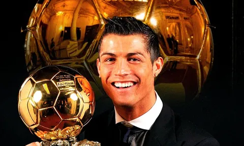 Ronaldo vượt Messi, ẵm danh hiệu Quả bóng vàng vĩ đại nhất lịch sử